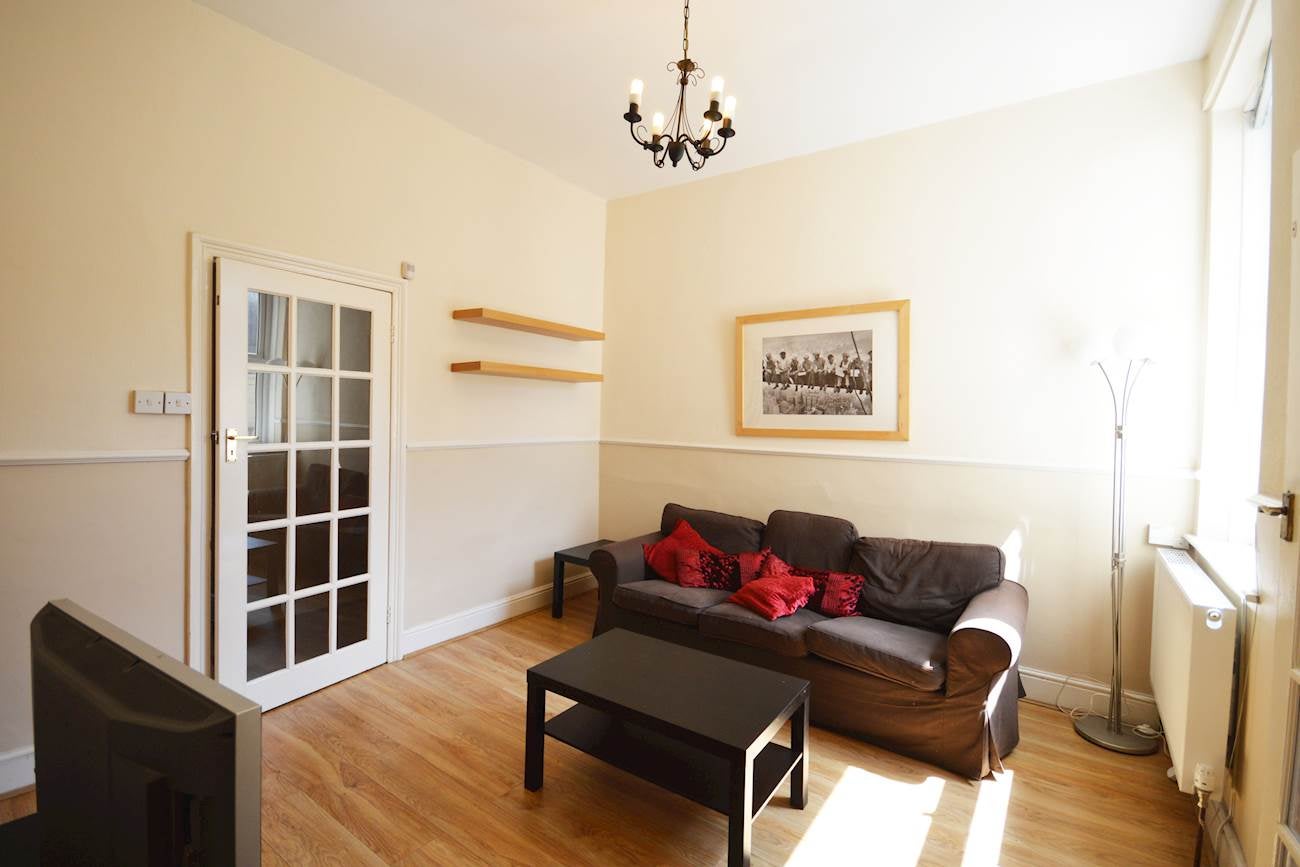 Flat Lyndhurst Avenue in Newcastle upon Tyne