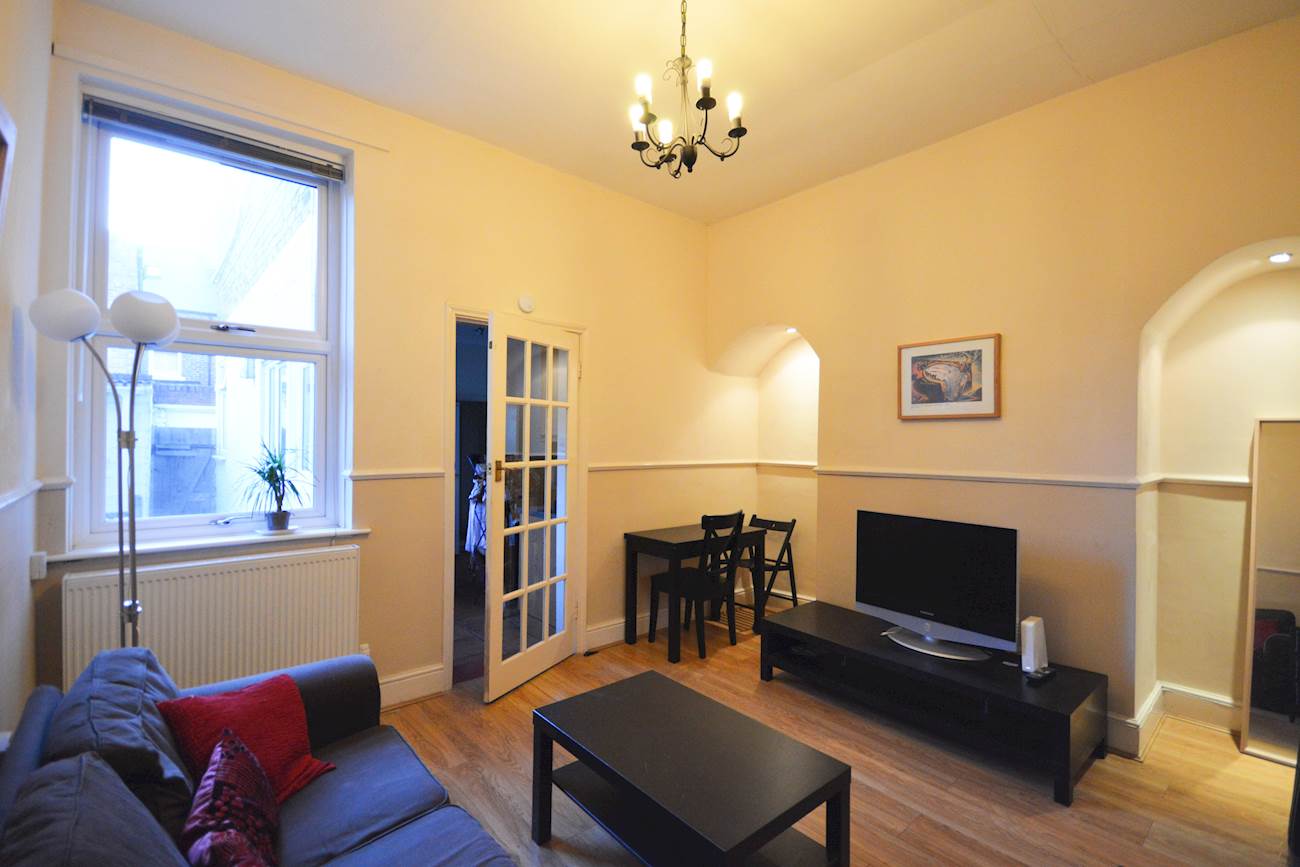 Flat Lyndhurst Avenue in Newcastle upon Tyne