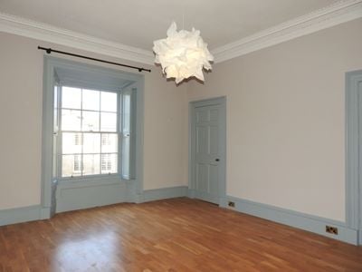Flat Inverleith Row in City of Edinburgh