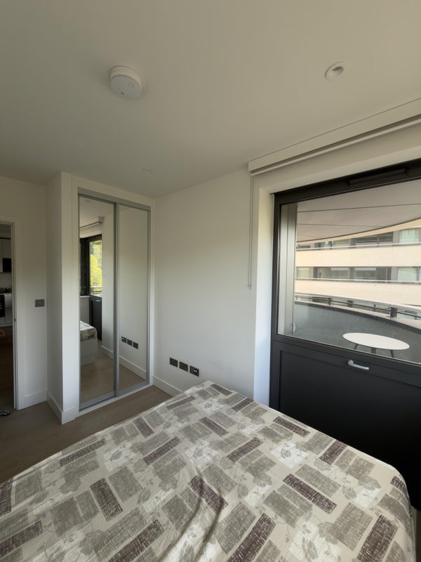 Room High Road Wembley in Greater London