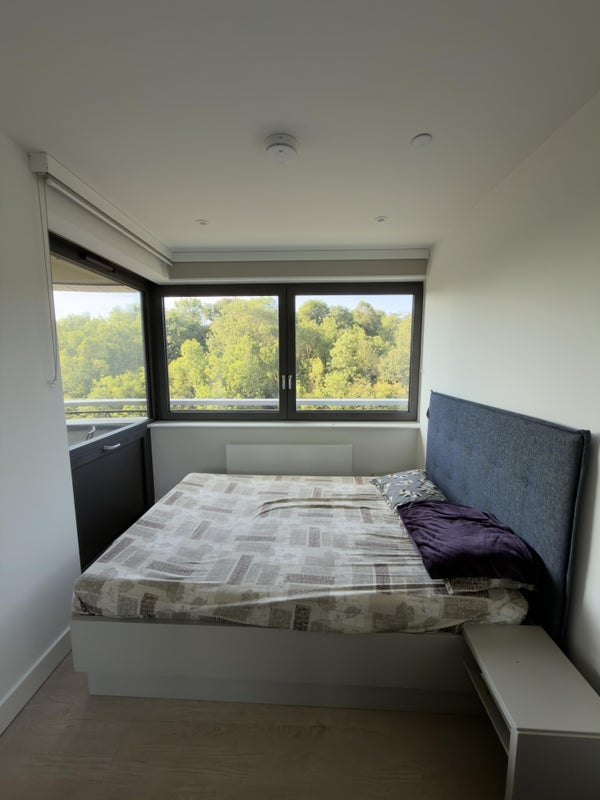 Room High Road Wembley in Greater London