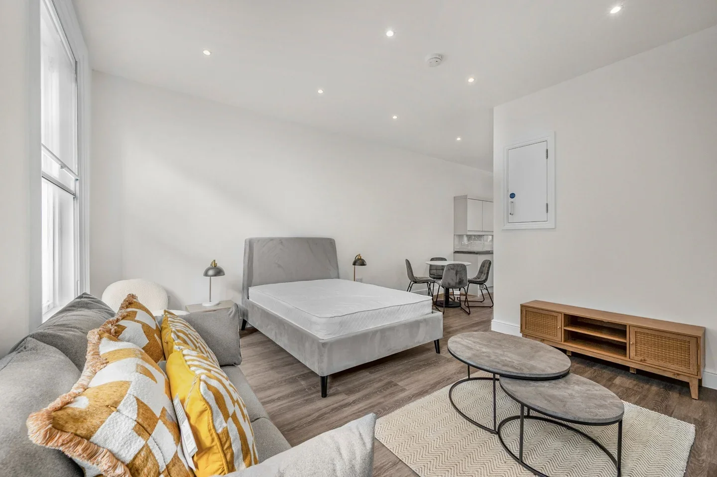 Flat Queensway in City of Westminster