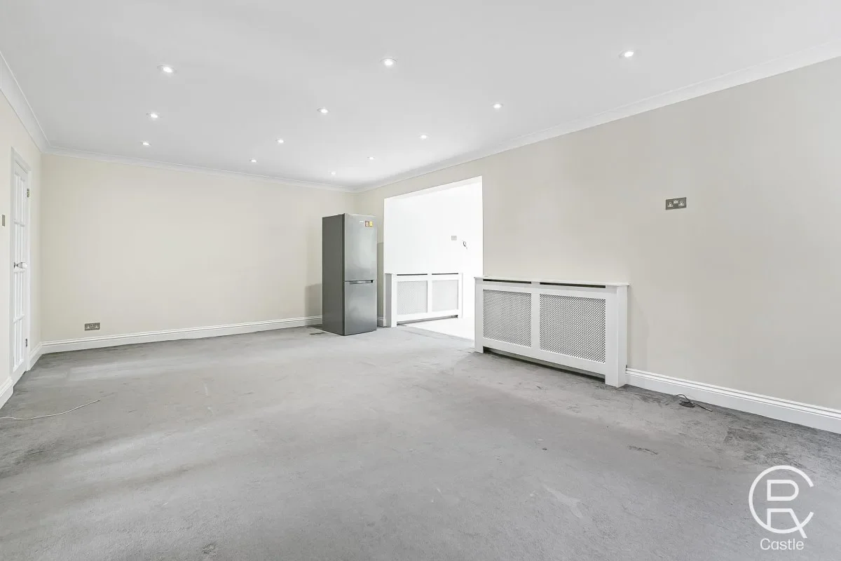 House Heath Close in Greater London