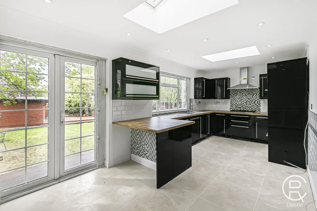 House Heath Close in Greater London
