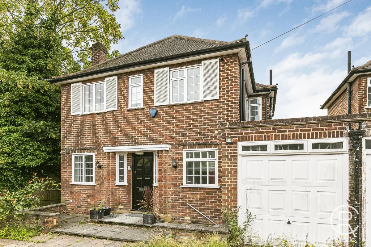 House Heath Close in Greater London