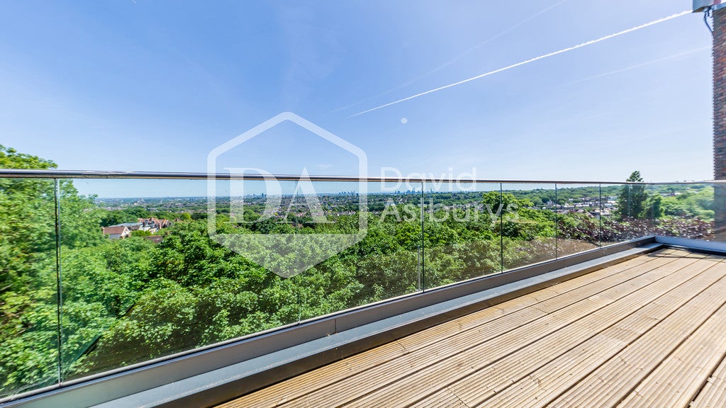 Flat Hillfield Park in Greater London