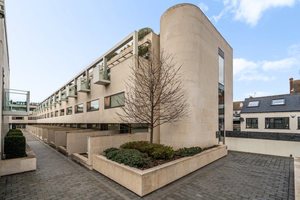 Flat Gabriel Square in St Albans