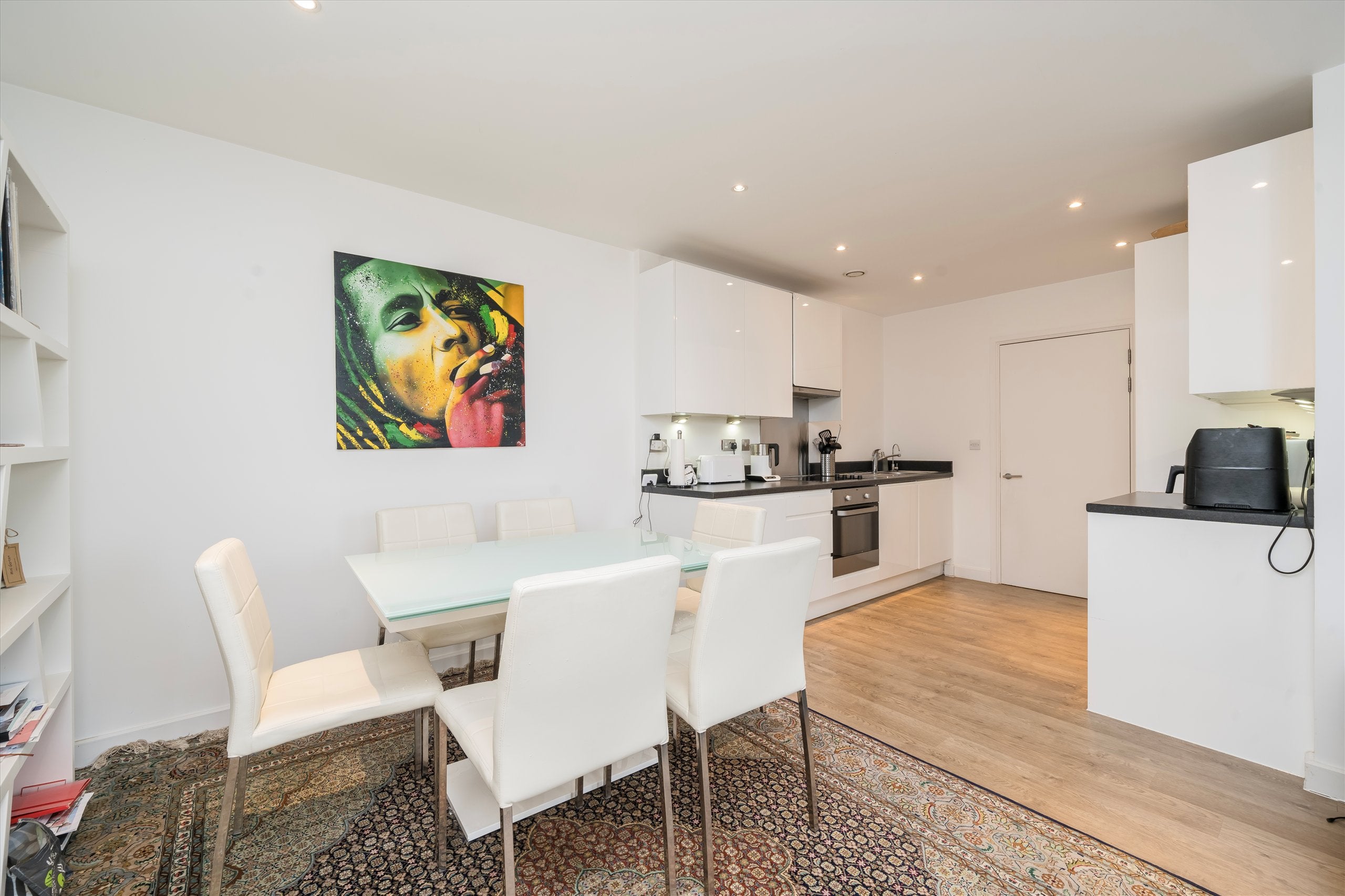 Flat Baltic Avenue in Greater London