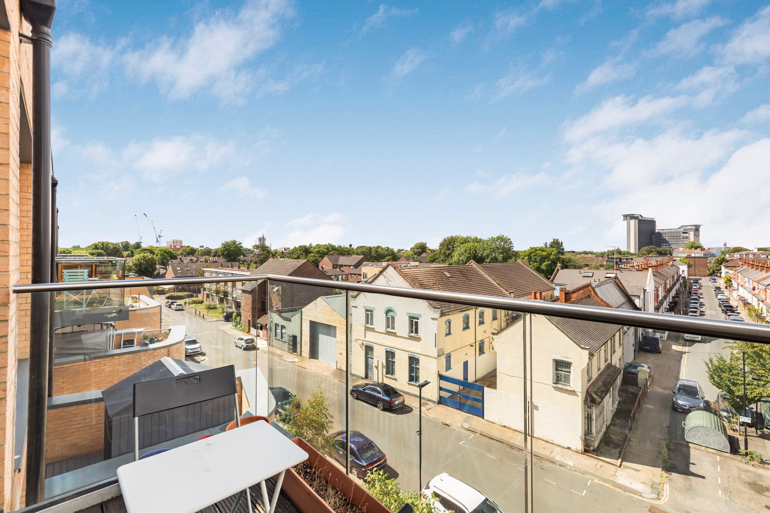 Flat Baltic Avenue in Greater London