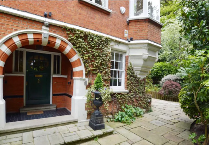 House Gainsborough Gardens in Greater London