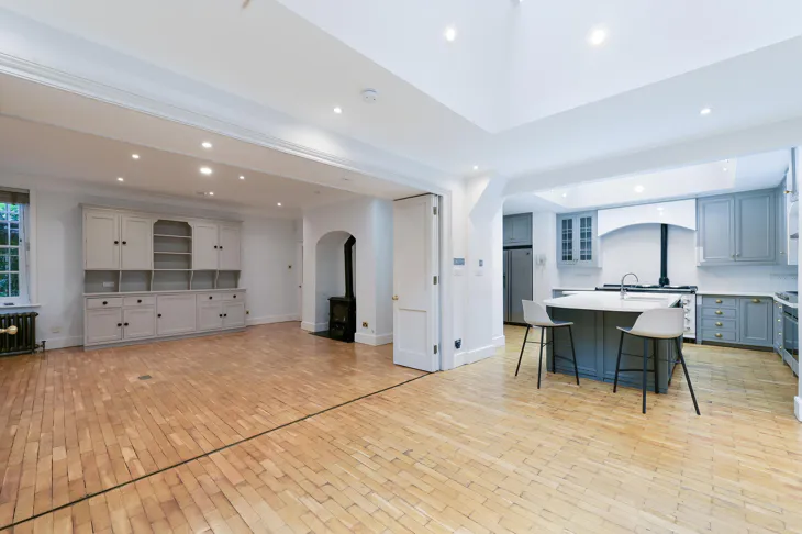 House Gainsborough Gardens in Greater London