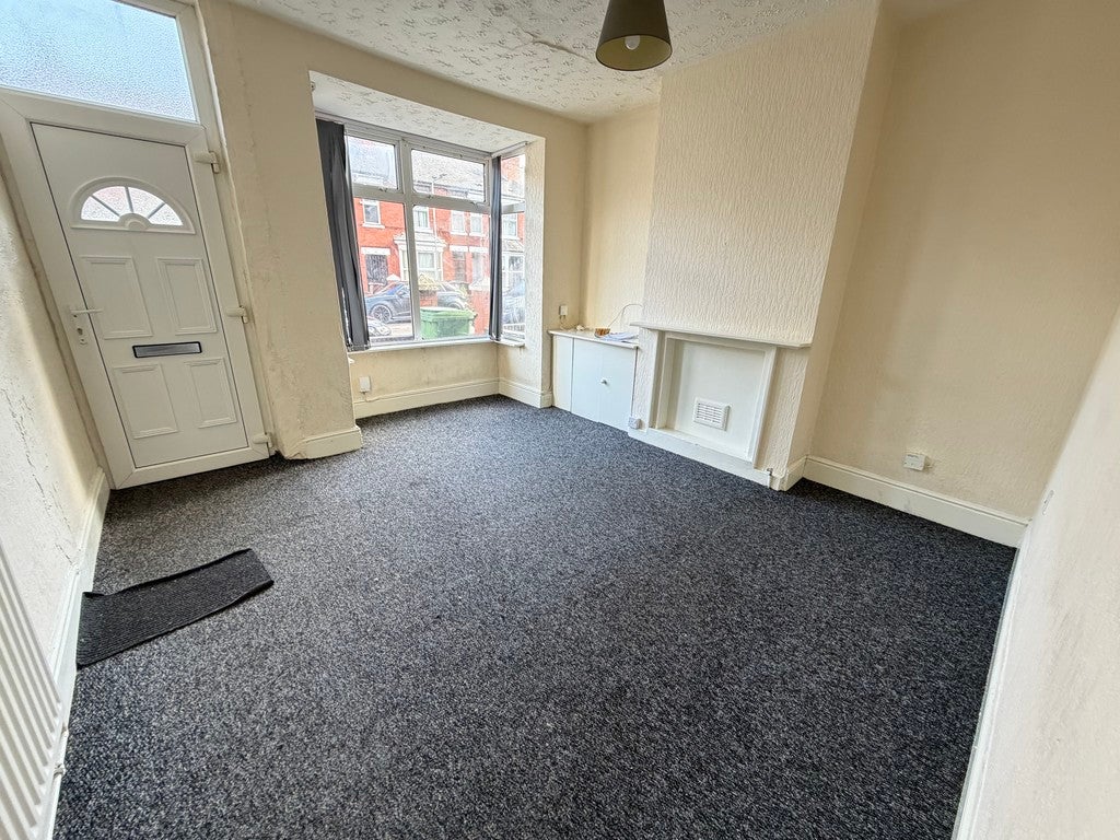 Flat Penn Road in Wolverhampton