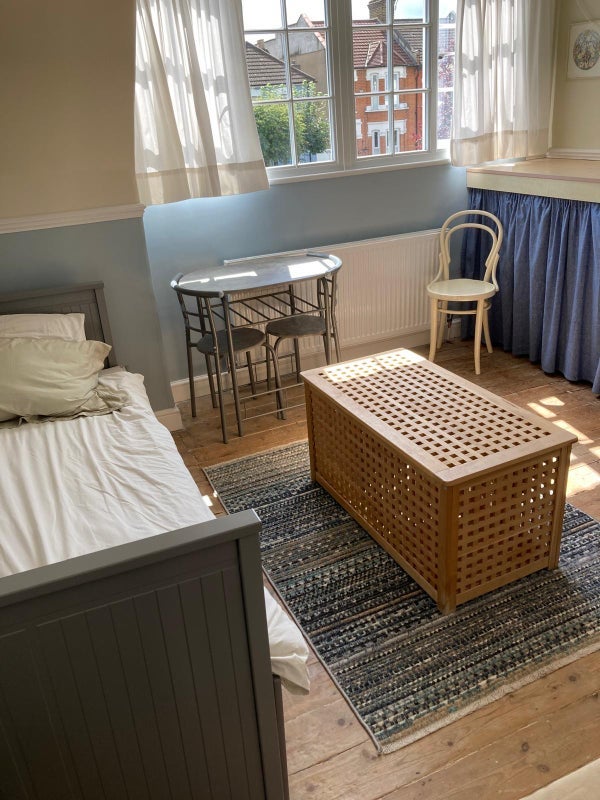 Room Hainault Road in Greater London