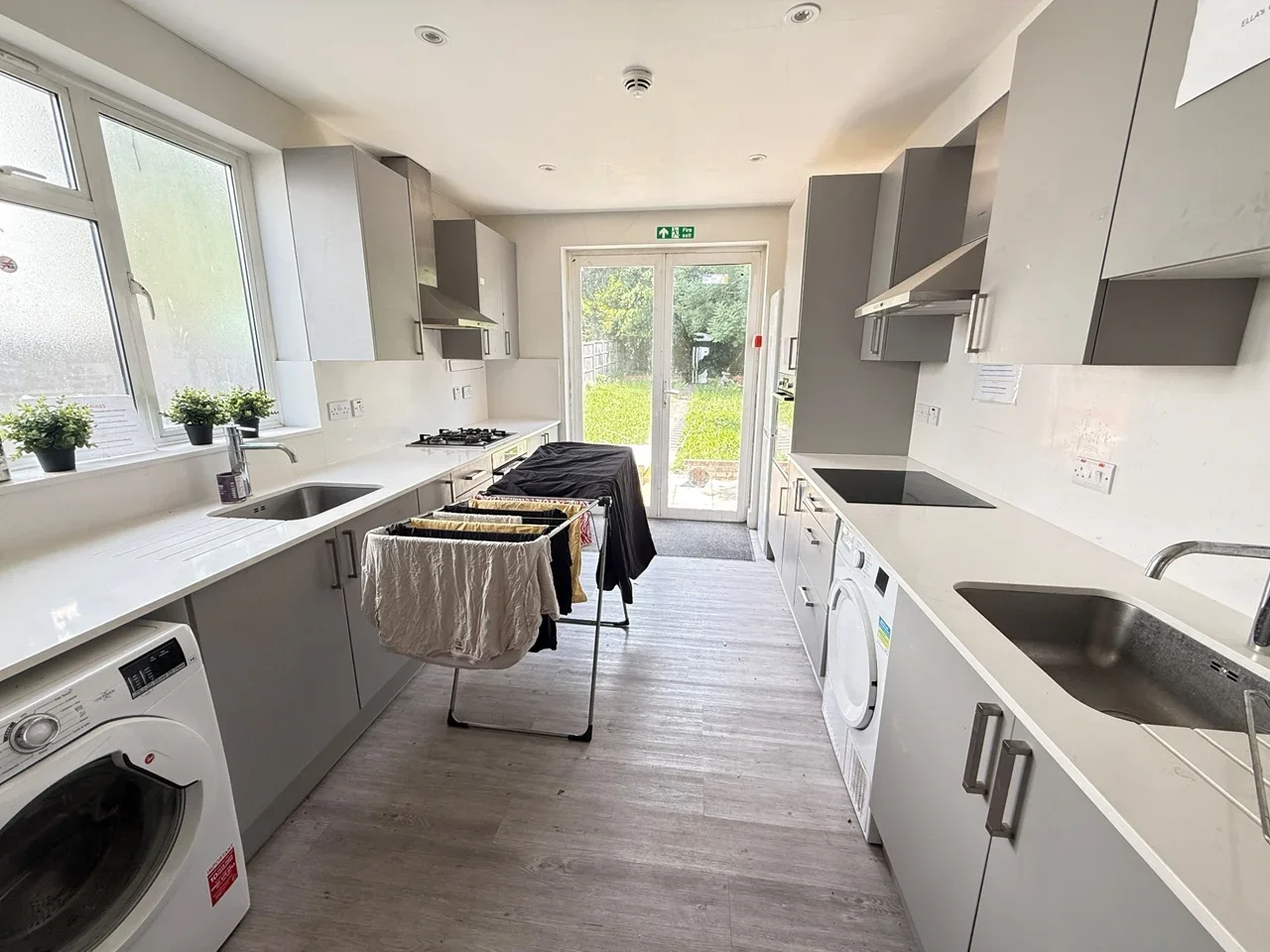 Flat Elmstead Avenue in Greater London