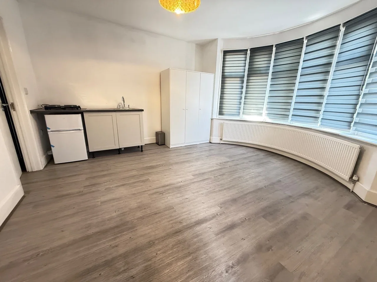 Flat Elmstead Avenue in Greater London