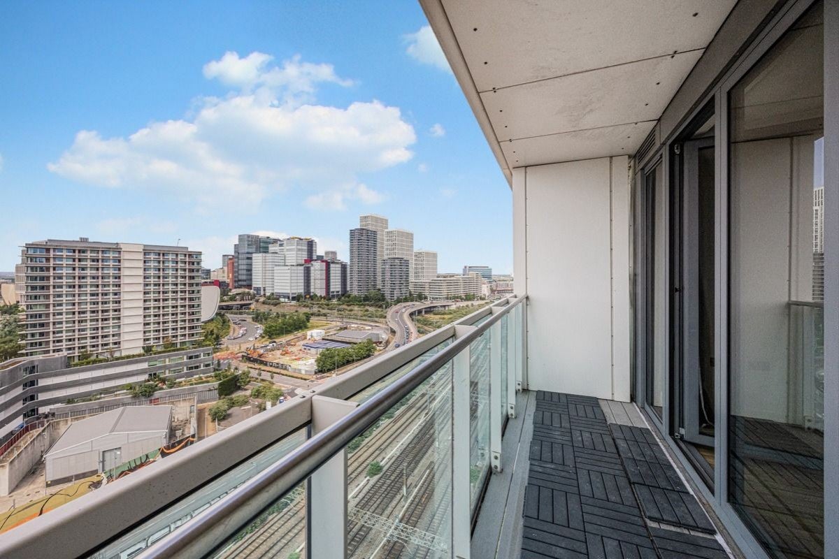 Flat Warton Road in Greater London