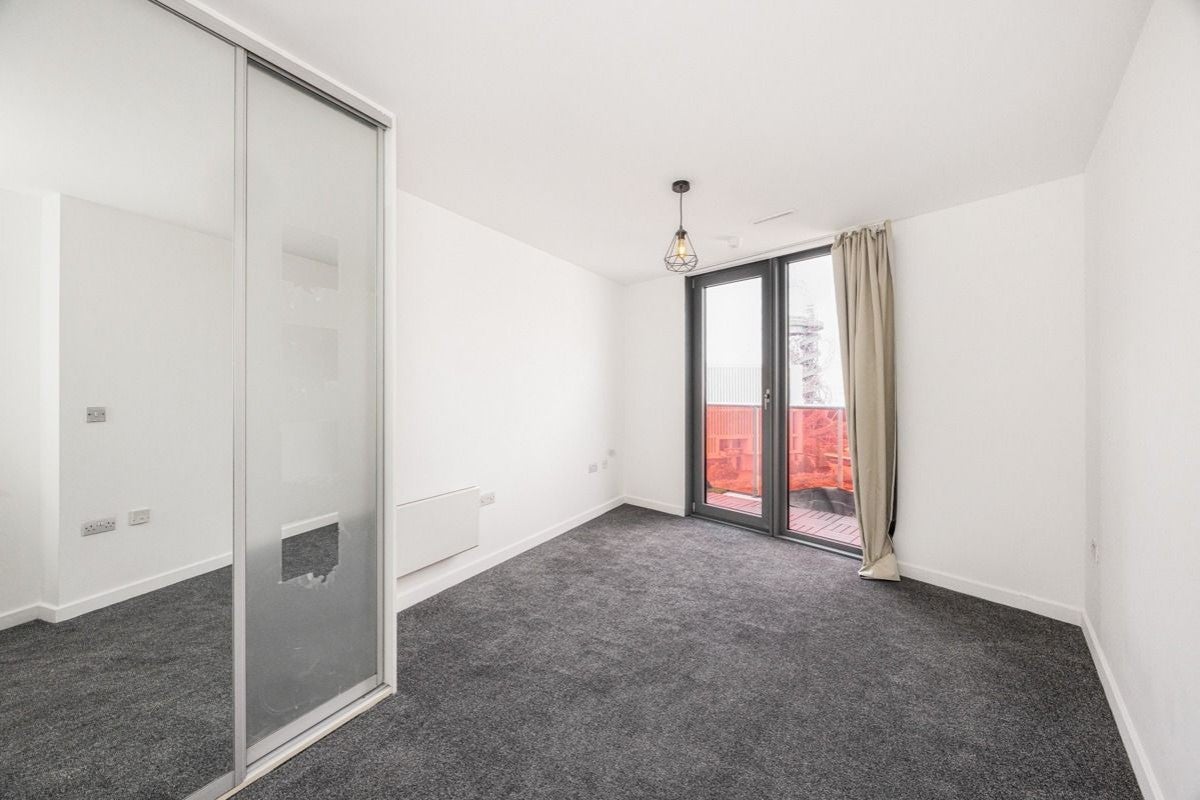 Flat Warton Road in Greater London