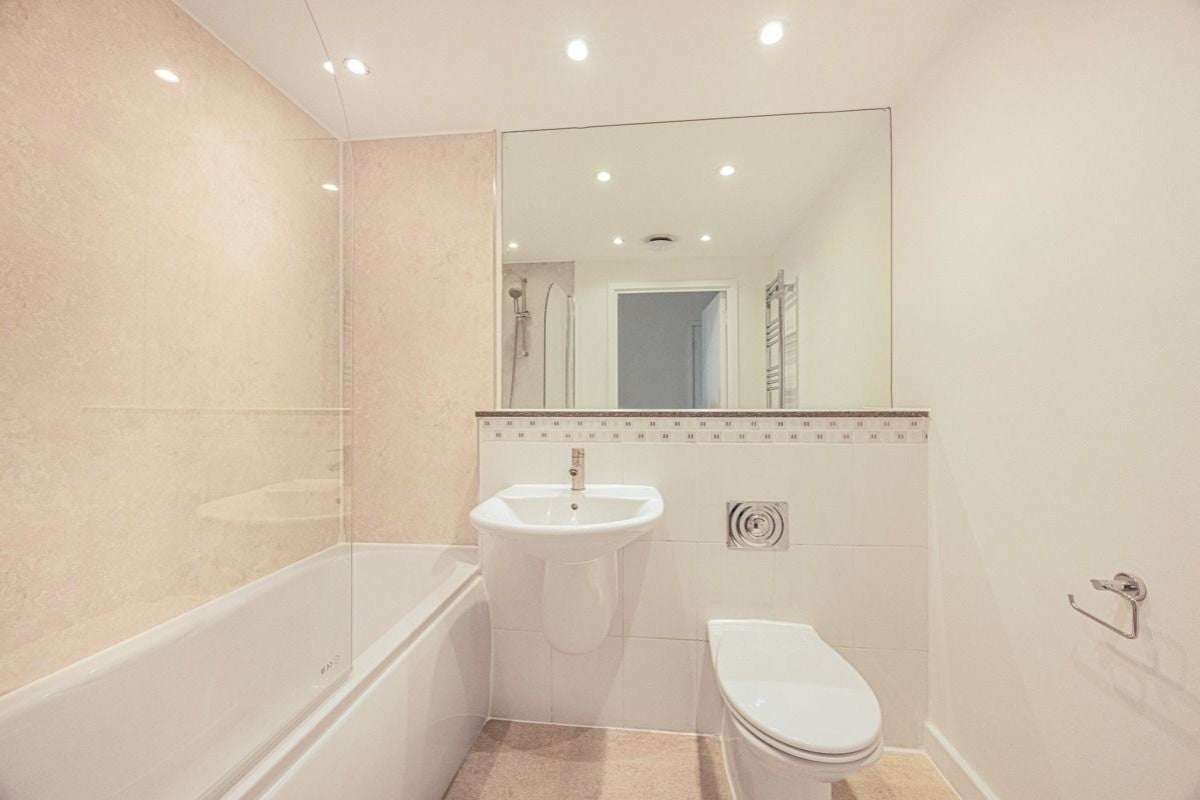 Flat Warton Road in Greater London