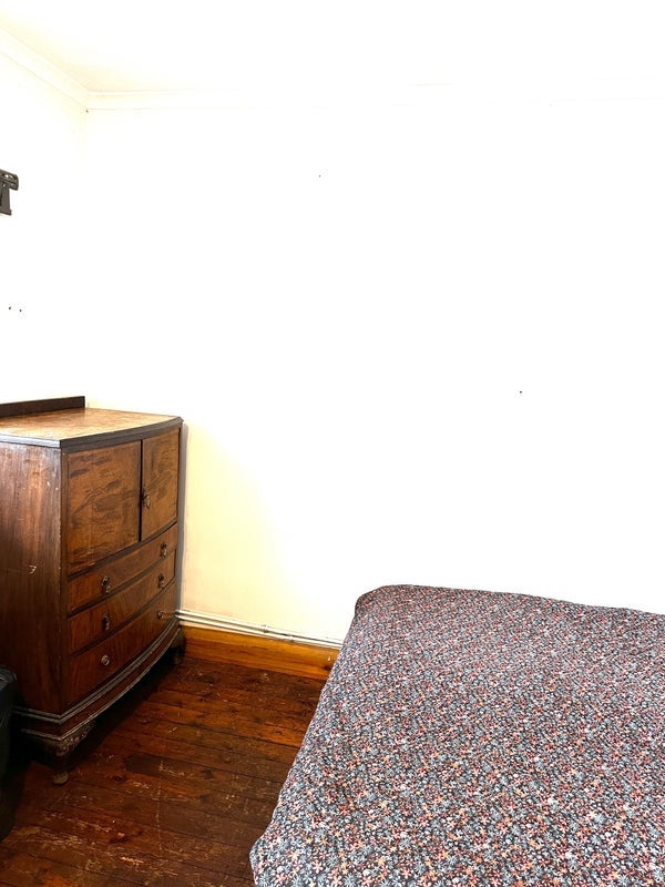 Room St Anns Road in Greater London