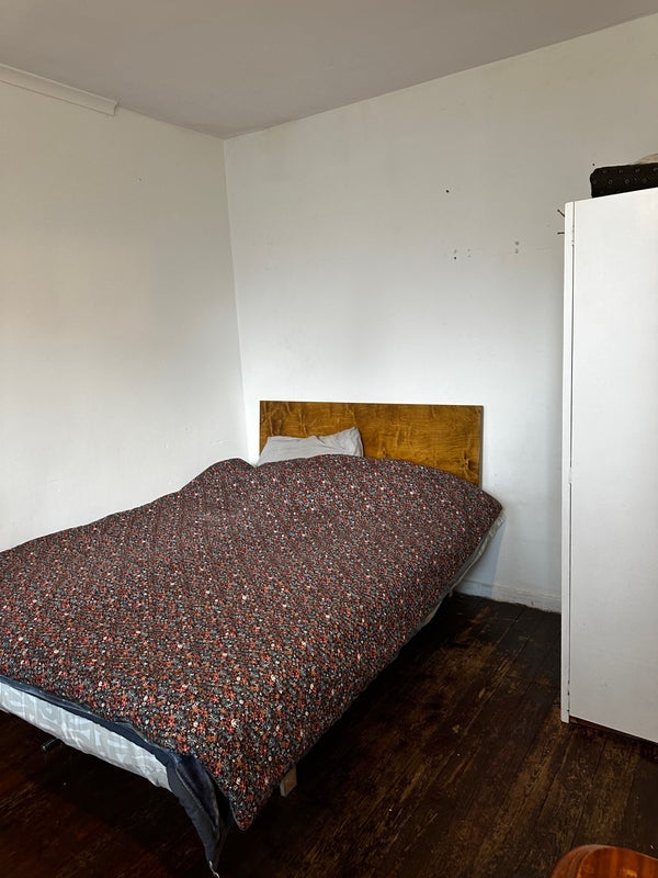 Room St Anns Road in Greater London