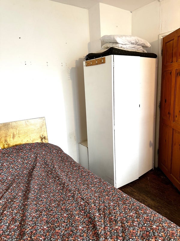 Room St Anns Road in Greater London