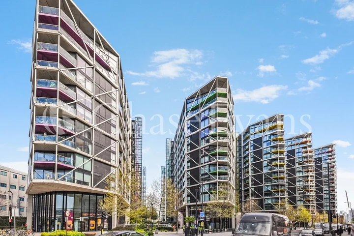 Flat Dorset Road in Greater London