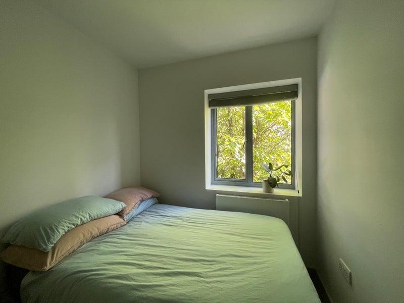 Room Fairbridge Road in Greater London