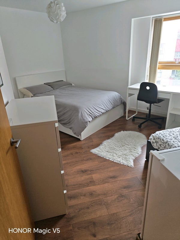 Room Avonley Road in Greater London