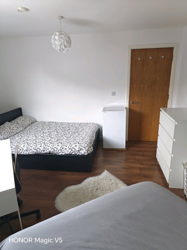Room Avonley Road in Greater London