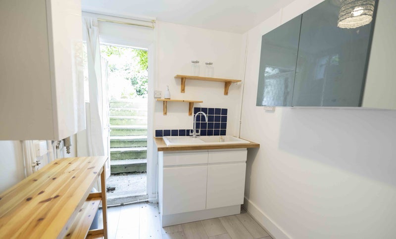 Flat Wilson Road in Greater London