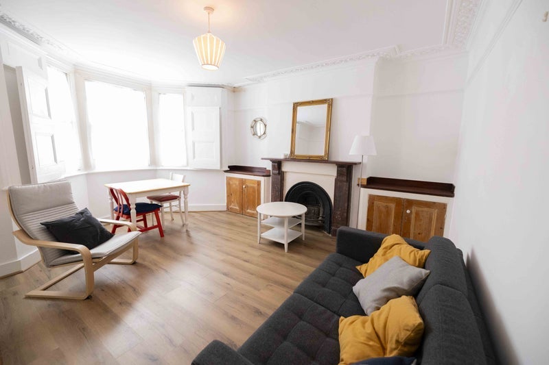 Flat Wilson Road in Greater London