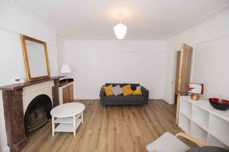 Flat Wilson Road in Greater London
