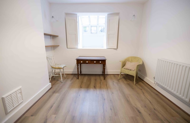 Flat Wilson Road in Greater London