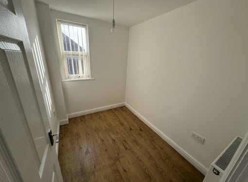 Flat Ilford Avenue in Wallasey