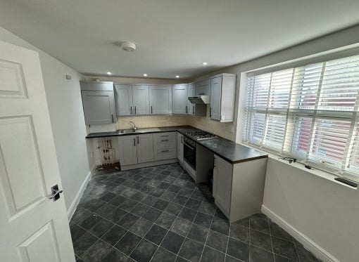 Flat Ilford Avenue in Wallasey