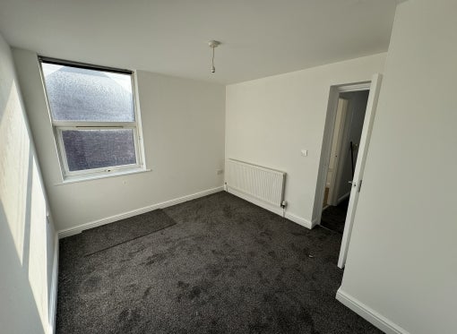 Flat Ilford Avenue in Wallasey