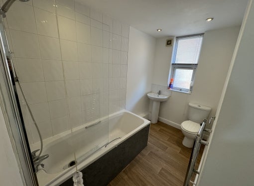 Flat Ilford Avenue in Wallasey