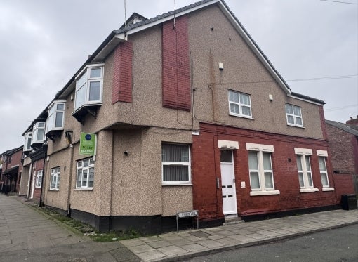 Flat Ilford Avenue in Wallasey