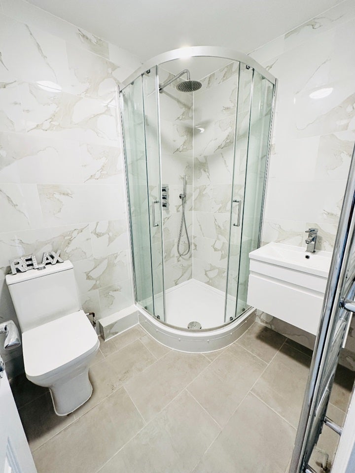 Room Fordham Street in Greater London
