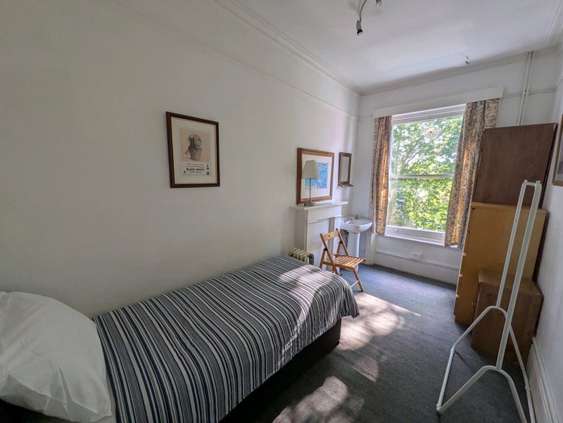 Room Courtfield Gardens in Greater London