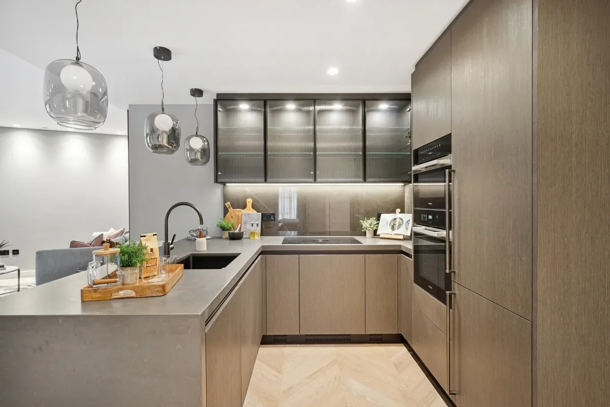Flat Cleveland Street in Greater London