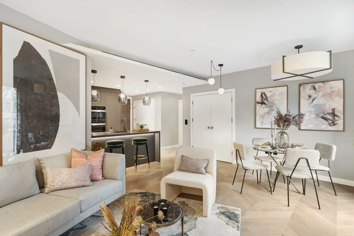 Flat Cleveland Street in Greater London