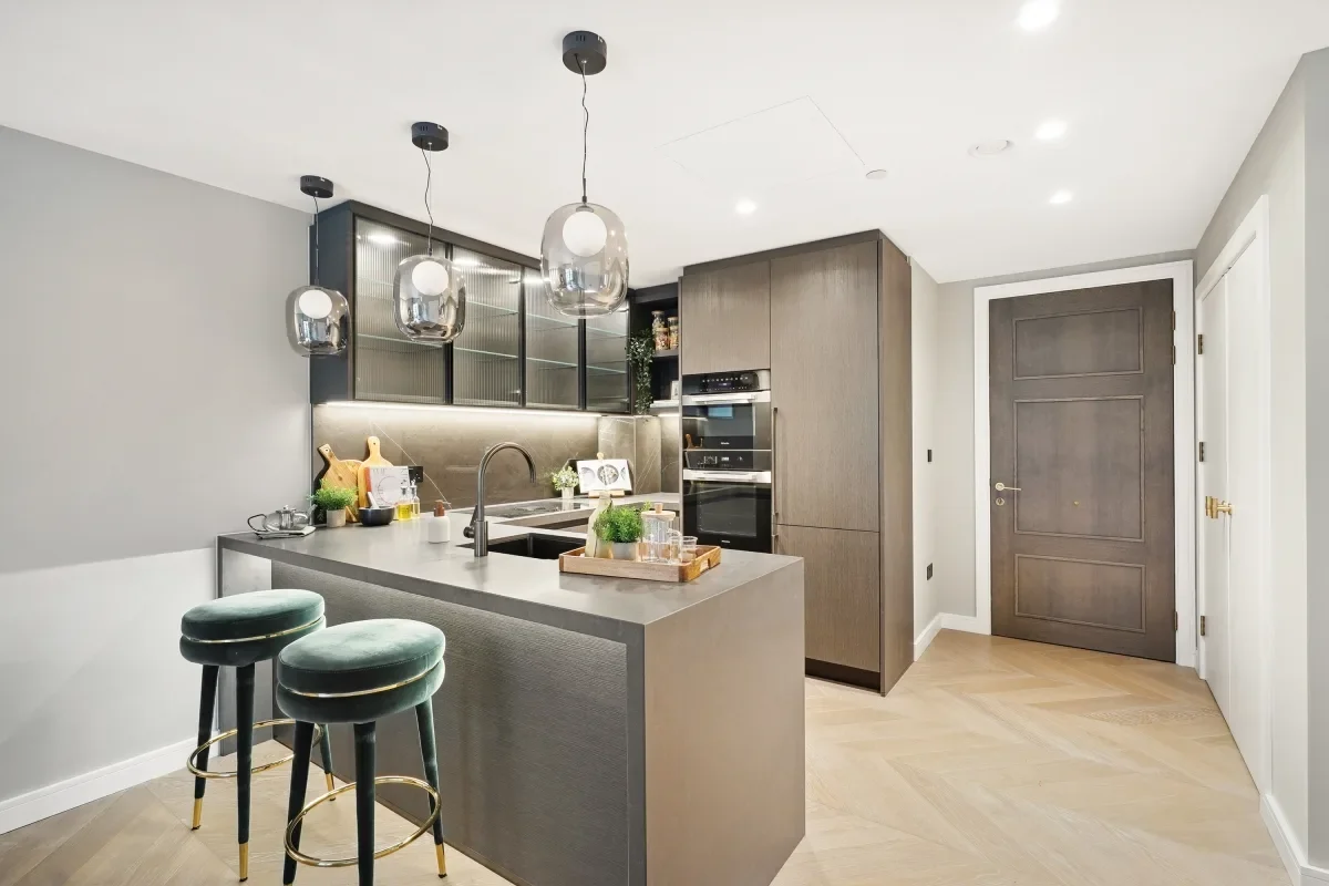 Flat Cleveland Street in Greater London