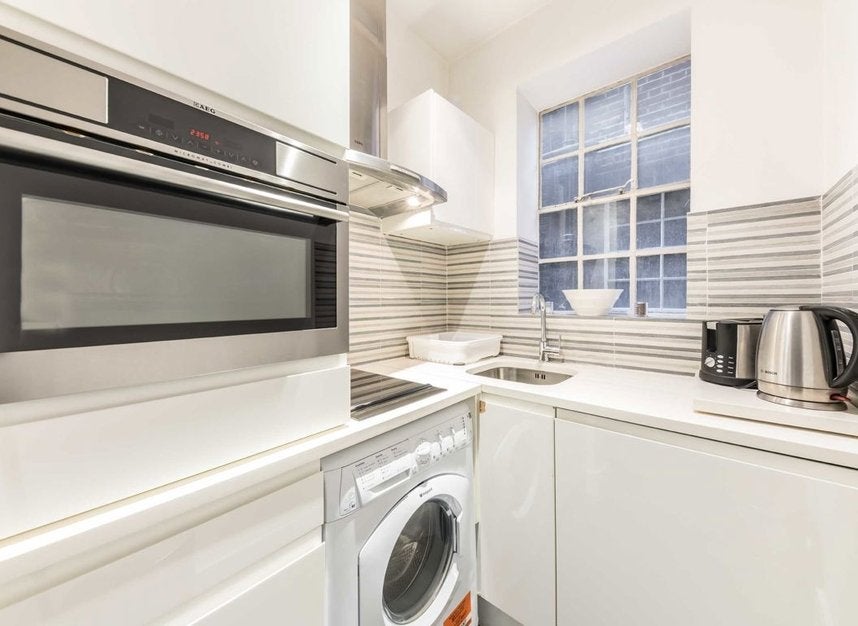 Flat Grosvenor Street in City of Westminster