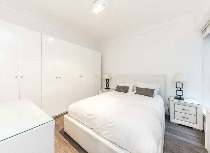 Flat Grosvenor Street in City of Westminster