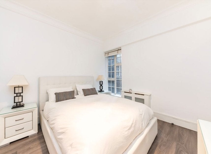 Flat Grosvenor Street in City of Westminster