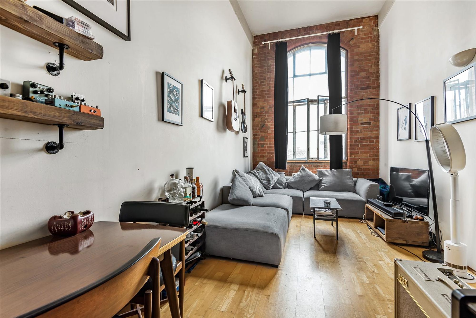 Flat Fairfield Road in Greater London