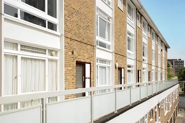 Flat Renfrew Road in Greater London