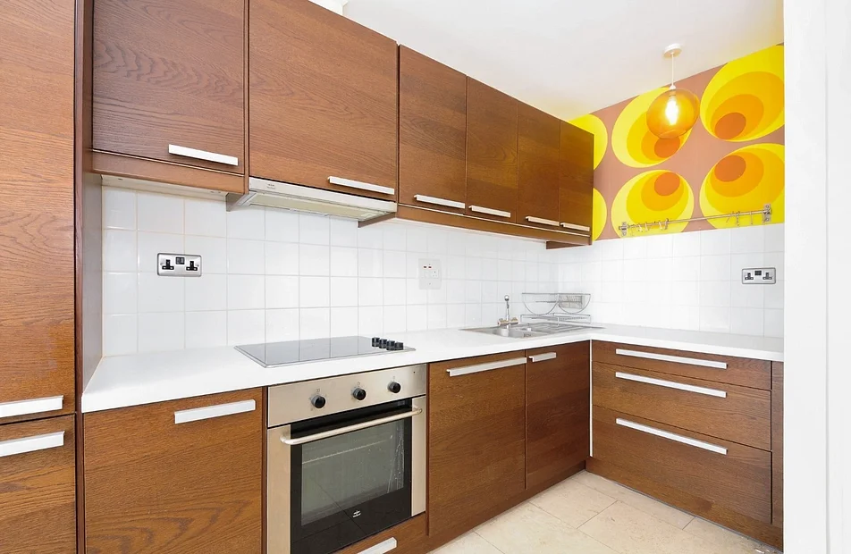 Flat Renfrew Road in Greater London