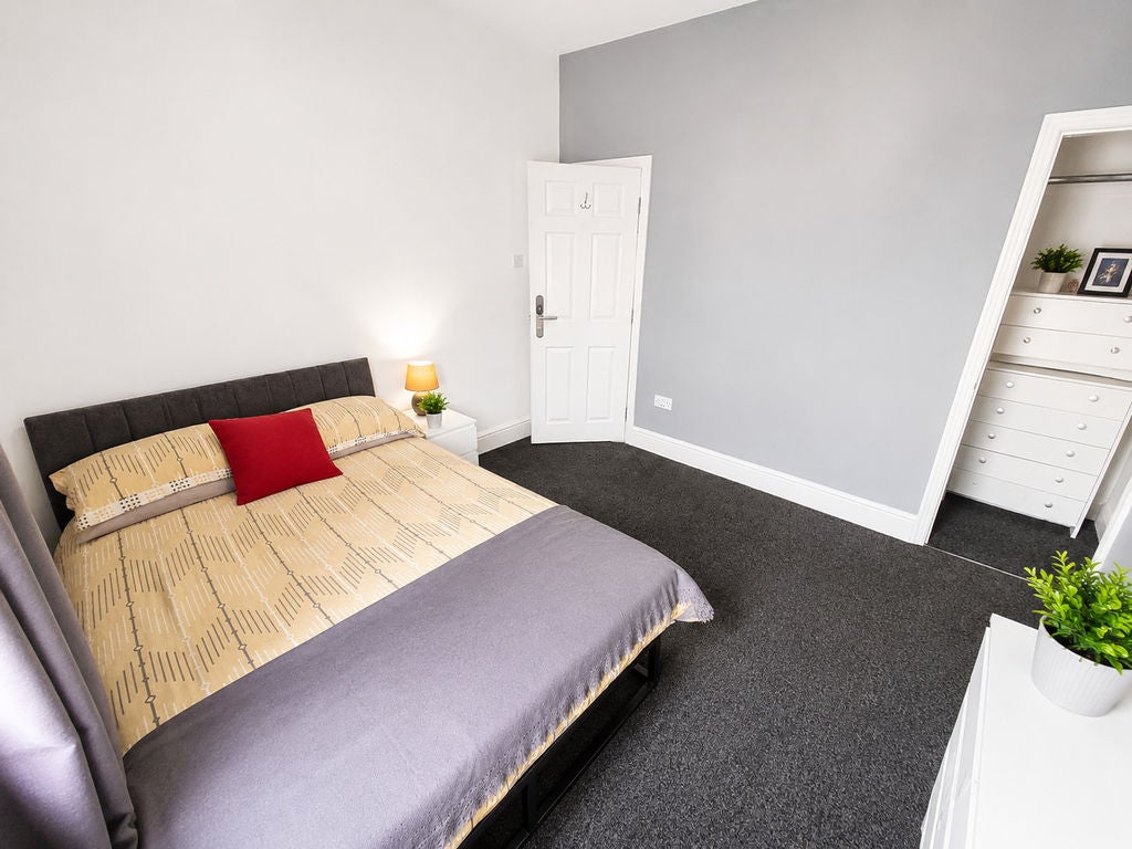 Room Keary Street in Stoke-on-Trent